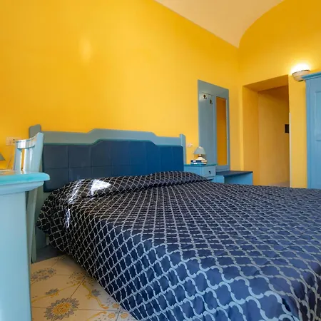 Savoia 3* Procida