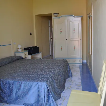 Savoia 3* Procida
